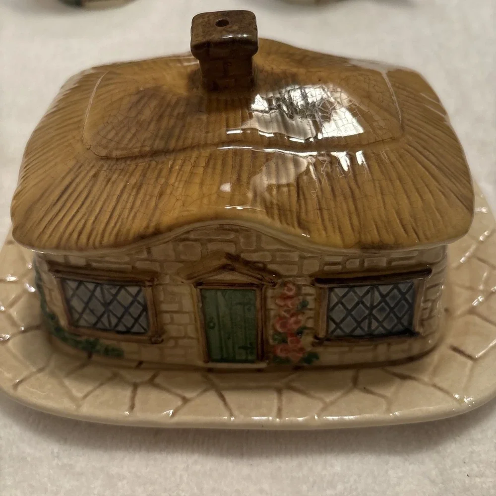 VINTAGE Crown Winsor ENGLAND CROFT COTTAGE Hand painted BUTTER KEEPER DISH #4815